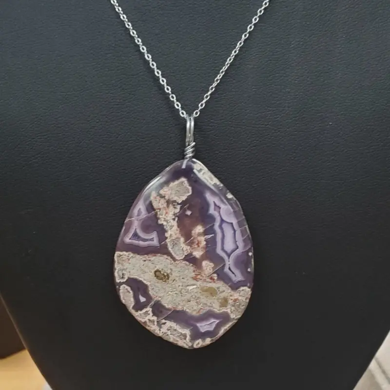 18-Inch Silver Necklace With Deep Purple Agate Pendant 1
