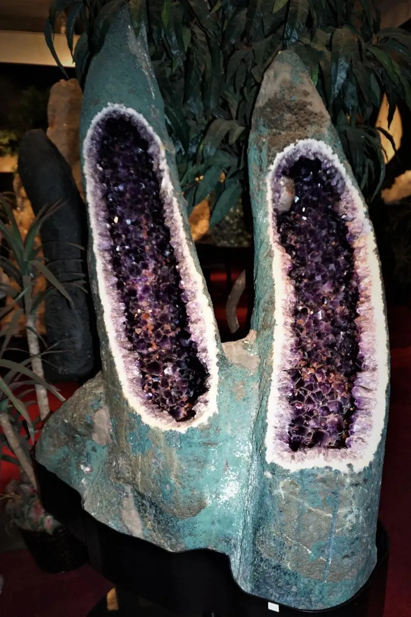 Collector’S Grade Amethyst Geode – Rare Mineral Specimen 1