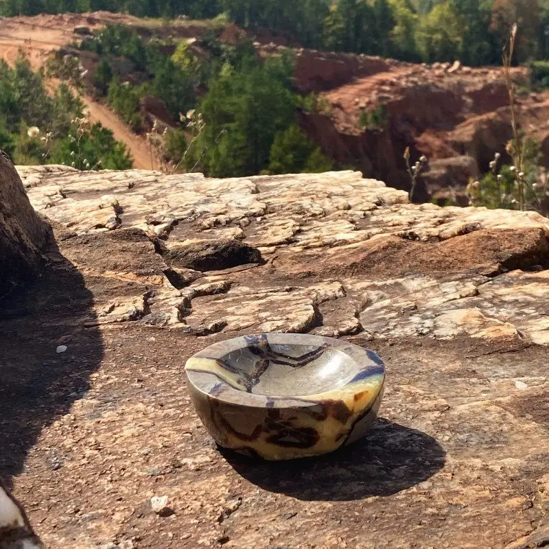 Hand-Carved Septarian Stone Bowl – Natural Geode Home Accent 1