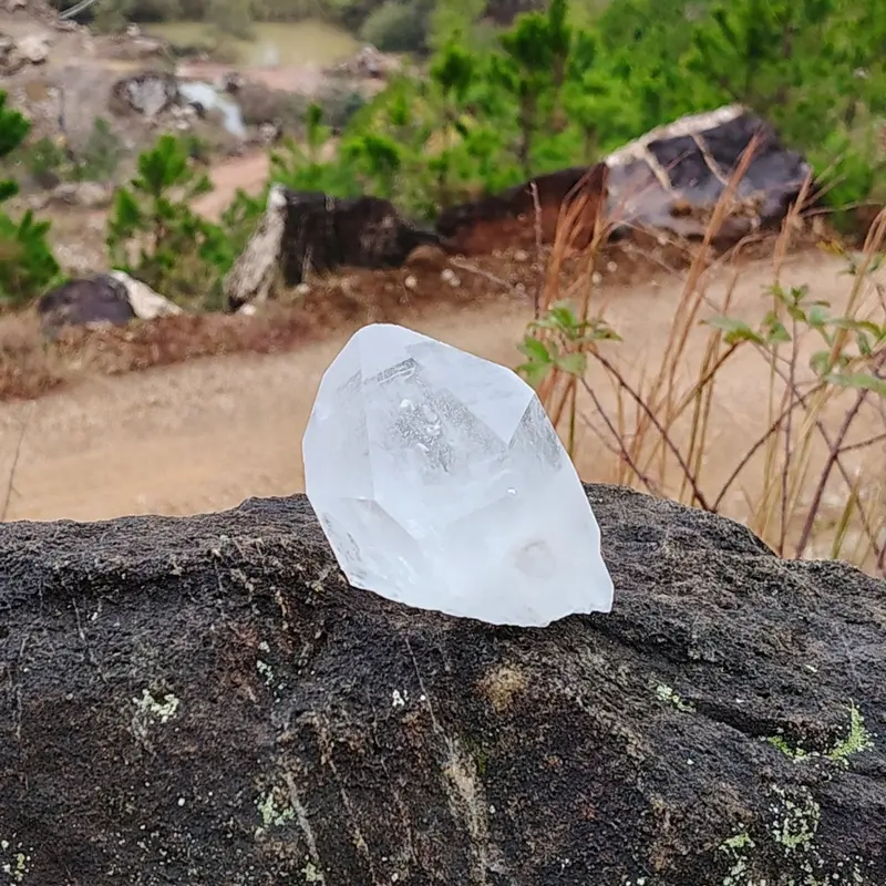 Substantial 4-Inch Clear Quartz Point – Precision-Cut Tip 1