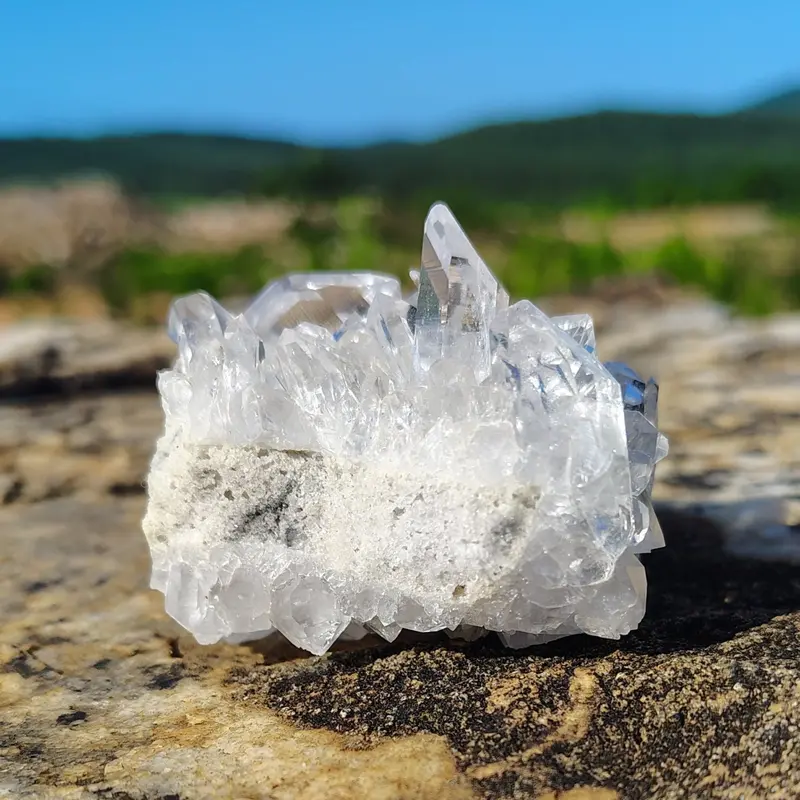 Water-Clear Mini Quartz Cluster – Smooth Palm-Friendly Crystal 1